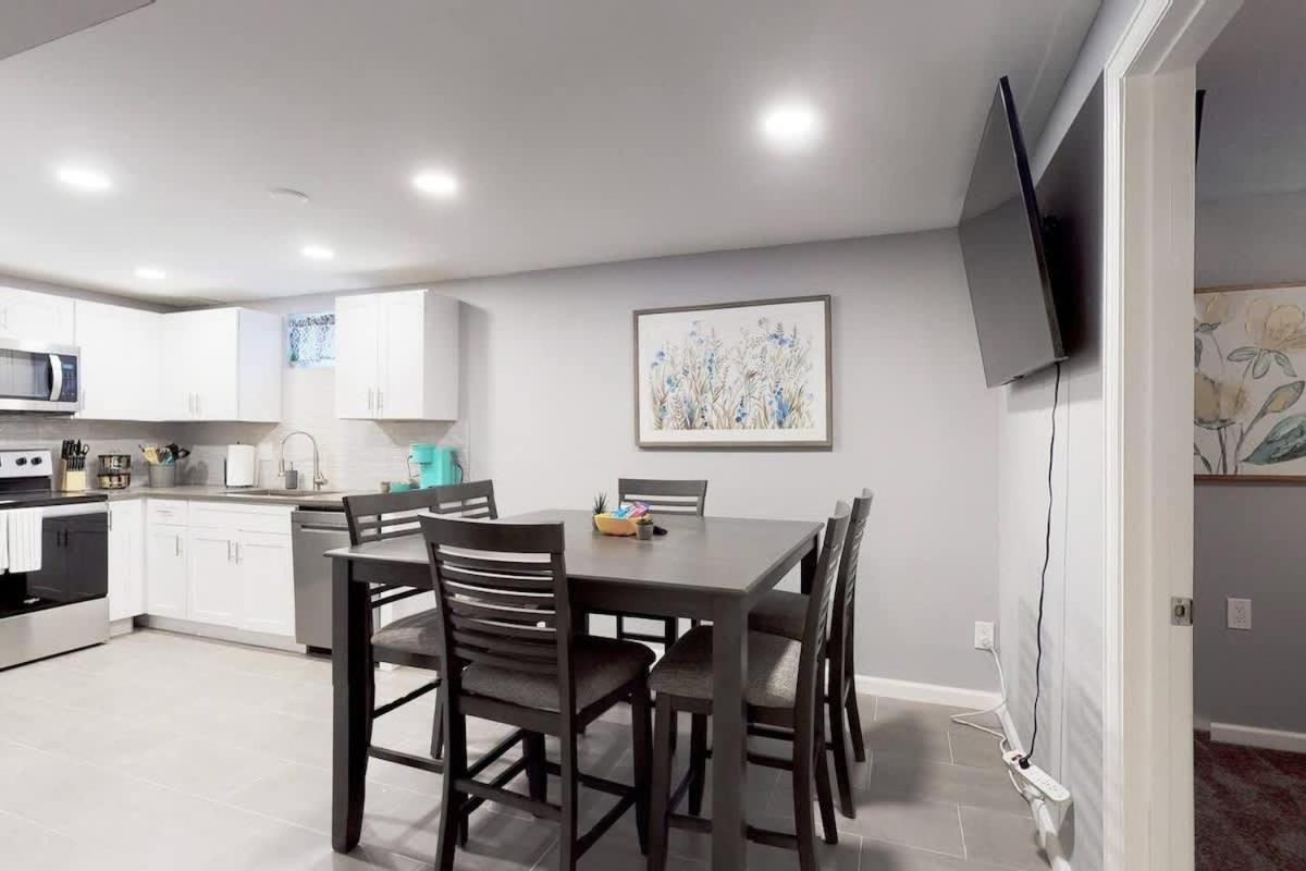Сasa de vacaciones Bright Basement Unit With Large Yard And Sunroom *