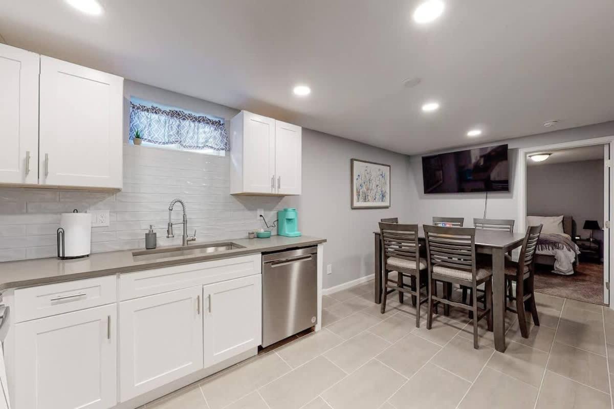 Сasa de vacaciones Bright Basement Unit With Large Yard And Sunroom