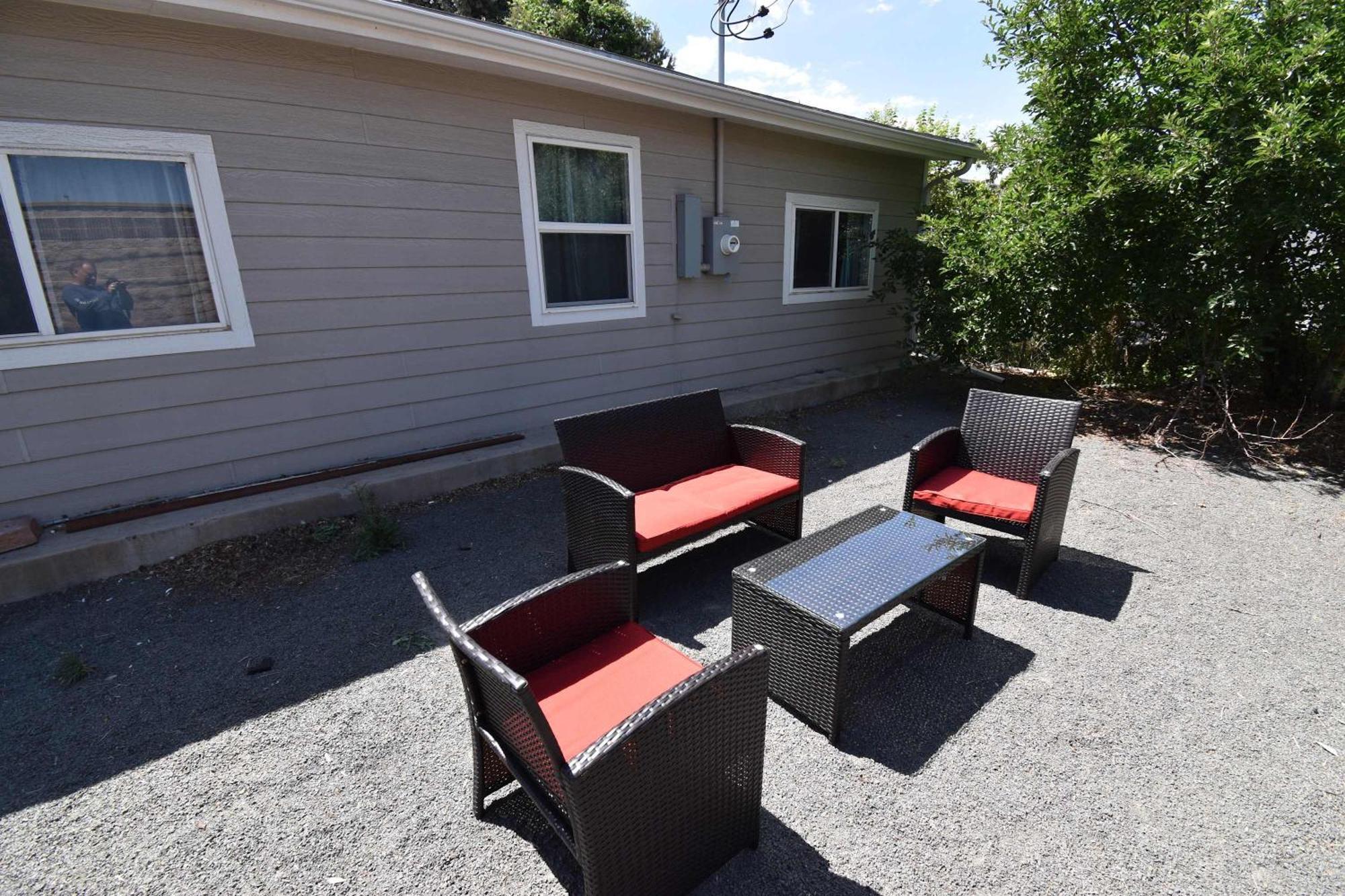 Bright Basement Unit With Large Yard And Sunroom Holiday home Denver